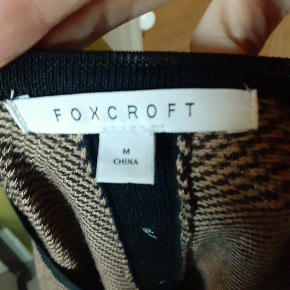 FOXCROFT Long Sleeve Top w/Buttons Down the Back Size Medium - Picture 8 of 11